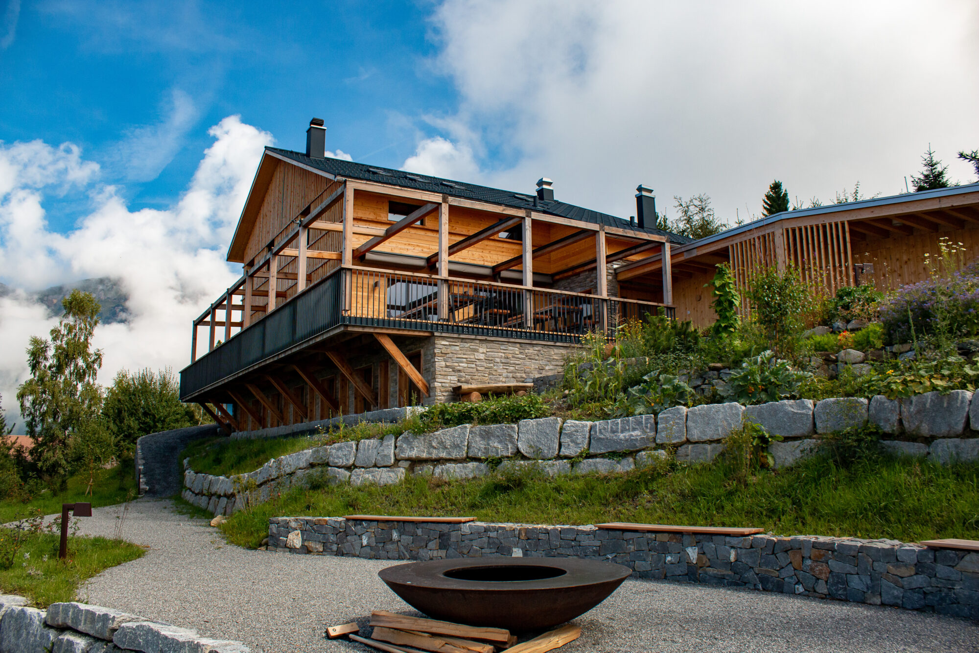 Berglodge37 in den Urner Bergen. Blick von aussen auf das Haus.